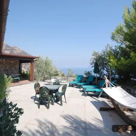 Sleeps 4 Pool Air Con Wifi Vila