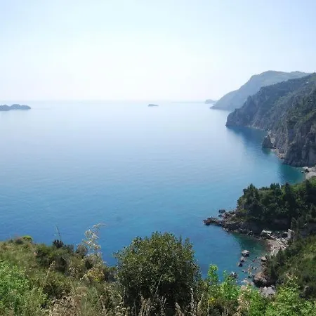 Sleeps 4 Pool Air Con Wifi Vila