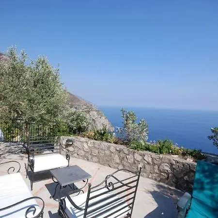 Sleeps 4 Pool Air Con Wifi